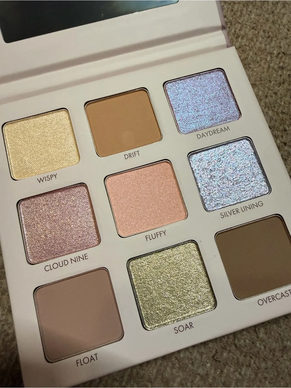 Wander beauty in the clouds Eyeshadow Palette - Pastel Neutrals